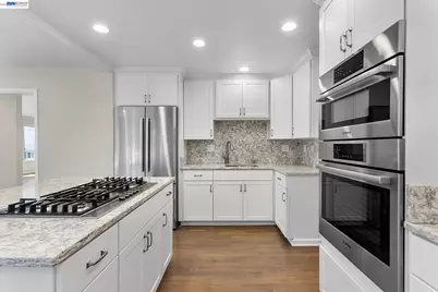 7081 Elverton Dr, Oakland, CA 94611 - Photo 35