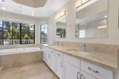 7081 Elverton Dr, Oakland, CA 94611 - Photo 73