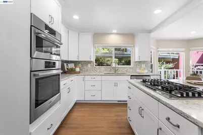 7081 Elverton Dr, Oakland, CA 94611 - Photo 33
