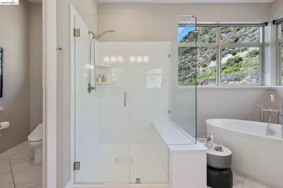 6713 Skyview Dr., Oakland, CA 94605 - Photo 31