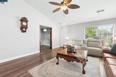 813 Topaz Cir, Vacaville, CA 95687 - Photo 5
