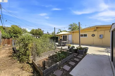 5621 27th Ave, Sacramento, CA 95820 - Photo 43