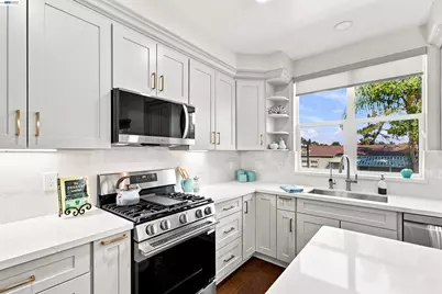 37 Esfahan Dr, San Jose, CA 95111 - Photo 13