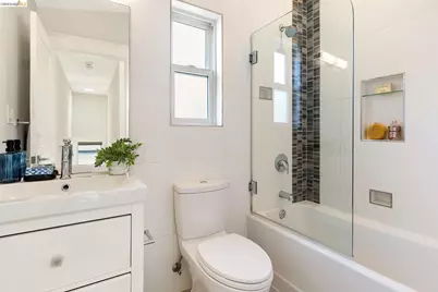 4811 Webster St, Oakland, CA 94609 - Photo 29