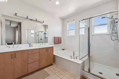 2861 Regatta Dr, Oakland, CA 94601 - Photo 31