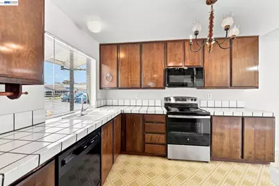2467 Hibiscus Dr, Hayward, CA 94545 - Photo 15