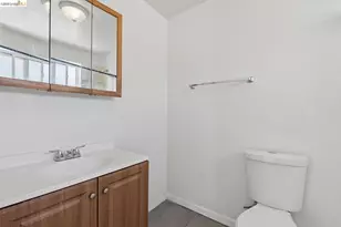 2562 60th Ave, Oakland, CA 94605 - Photo 15