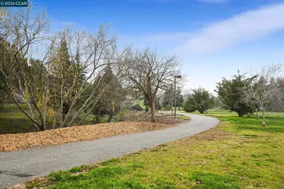 2710 Broadmoor Ave, Concord, CA 94520 - Photo 27