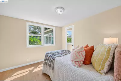8382 Golf Links Rd, Oakland, CA 94605 - Photo 9