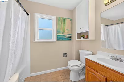 8382 Golf Links Rd, Oakland, CA 94605 - Photo 25