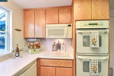2811 Saint Joseph Dr, Concord, CA 94518 - Photo 25