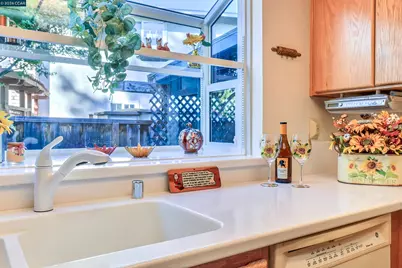 2811 Saint Joseph Dr, Concord, CA 94518 - Photo 27