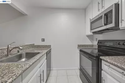 1511 Four Oaks Cir, San Jose, CA 95131 - Photo 15