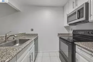 1511 Four Oaks Cir, San Jose, CA 95131 - Photo 15