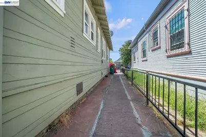 922 Arlington Ave, Oakland, CA 94608 - Photo 27