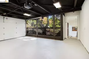 6855 Gunn Dr, Oakland, CA 94611 - Photo 23