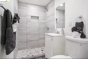 6855 Gunn Dr, Oakland, CA 94611 - Photo 13