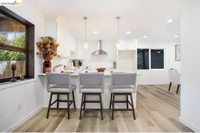 6855 Gunn Dr, Oakland, CA 94611 - Photo 9