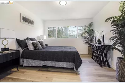 6855 Gunn Dr, Oakland, CA 94611 - Photo 17