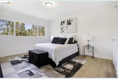 6855 Gunn Dr, Oakland, CA 94611 - Photo 15