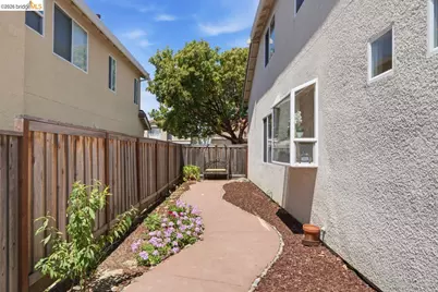 327 Hawk Ridge Dr, Richmond, CA 94806 - Photo 37