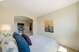 327 Hawk Ridge Dr, Richmond, CA 94806 - Photo 13