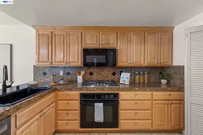 34930 Sea Cliff Ter, Fremont, CA 94555 - Photo 5
