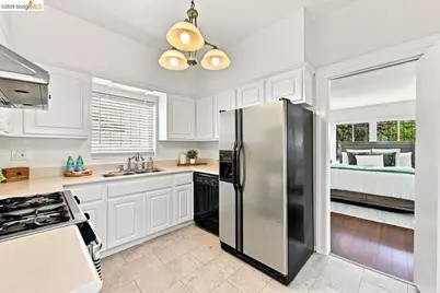 1028 57th St, Oakland, CA 94608 - Photo 13
