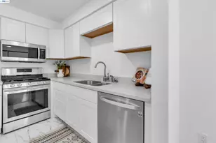 403 Olympus, Hercules, CA 94547 - Photo 9