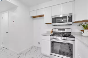 403 Olympus, Hercules, CA 94547 - Photo 11