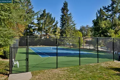 532 Ridgeview Ct, Pleasant Hill, CA 94523 - Photo 3
