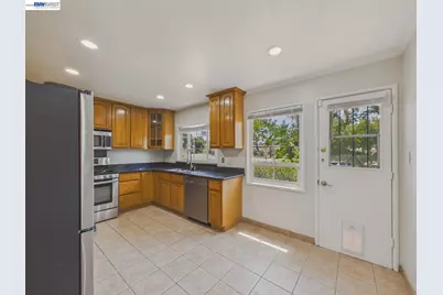 4015 Rusting Ave, Oakland, CA 94605 - Photo 17