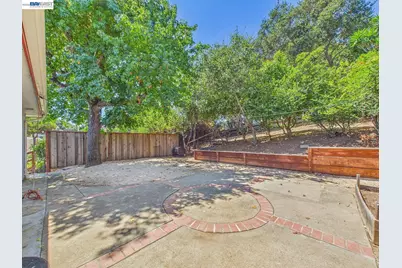 4015 Rusting Ave, Oakland, CA 94605 - Photo 31