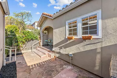 4636 Redwood Rd, Oakland, CA 94619 - Photo 5