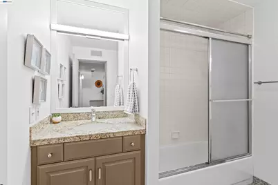 4636 Redwood Rd, Oakland, CA 94619 - Photo 17