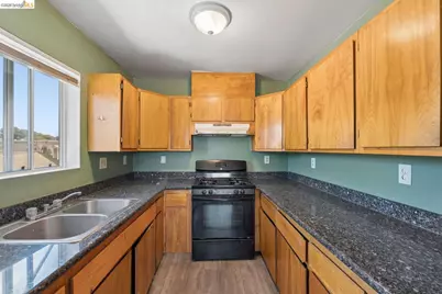 2562 60th Ave, Oakland, CA 94605 - Photo 11
