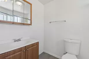 2562 60th Ave, Oakland, CA 94605 - Photo 15