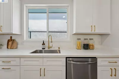 753 55th St, Oakland, CA 94609 - Photo 27