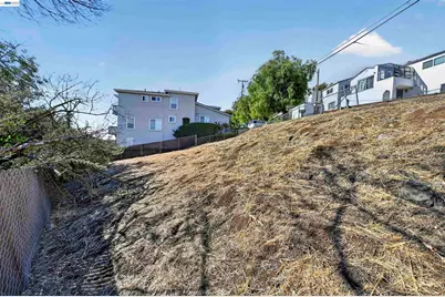 14643 Saturn Dr, Castro Valley, CA 94578 - Photo 37
