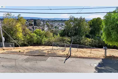 14643 Saturn Dr, Castro Valley, CA 94578 - Photo 31