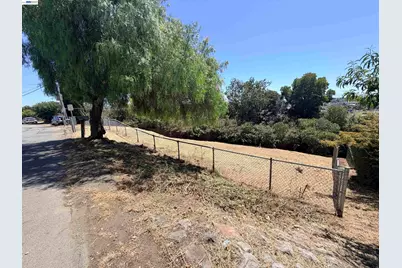 14643 Saturn Dr, Castro Valley, CA 94578 - Photo 5