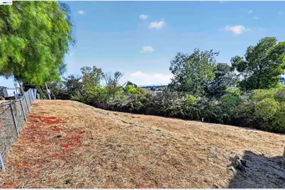 14643 Saturn Dr, Castro Valley, CA 94578 - Photo 35