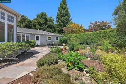10 Hillcrest Dr, Orinda, CA 94563 - Photo 37