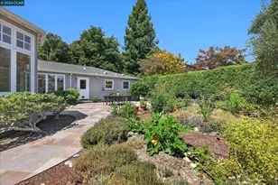 10 Hillcrest Dr, Orinda, CA 94563 - Photo 37