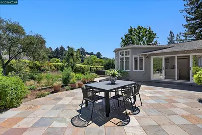 10 Hillcrest Dr, Orinda, CA 94563 - Photo 35