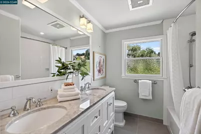 10 Hillcrest Dr, Orinda, CA 94563 - Photo 29