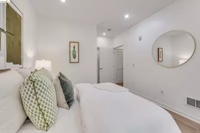 2628 Telegraph Ave #303, Berkeley, CA 94704 - Photo 21