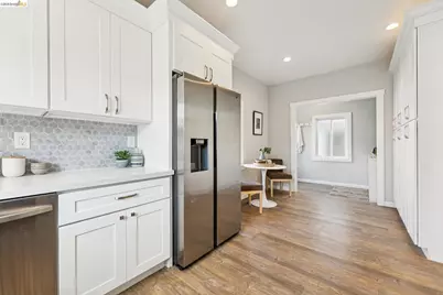 2726 Wallace St, Berkeley, CA 94702 - Photo 17