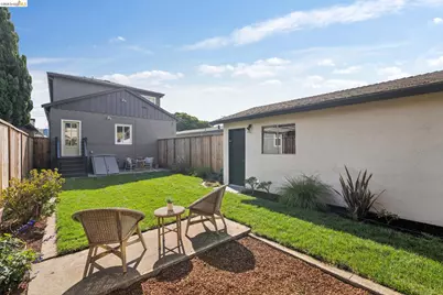 2726 Wallace St, Berkeley, CA 94702 - Photo 23