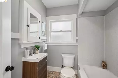 870 43rd St, Oakland, CA 94608 - Photo 19
